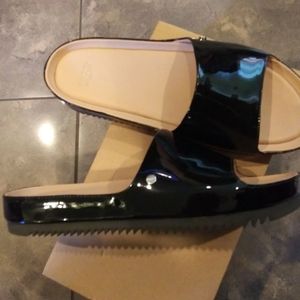 ❌ SOLD ❌New Authentic Ugg patent Jane Slides